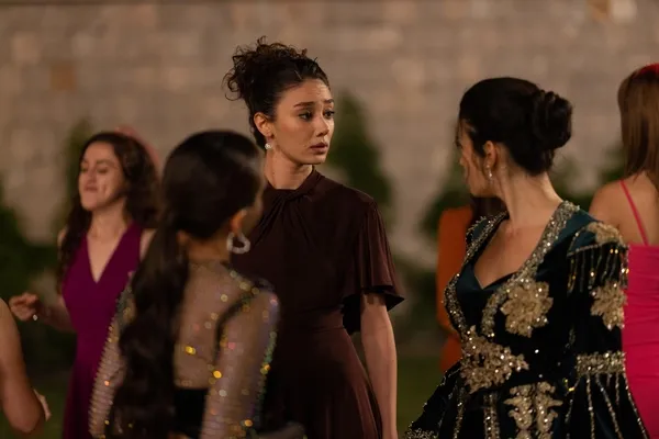 ATV Safir dizisi 8. bölüm fragmanı izle! Safir yeni bölüm fragmanı çıktı mı, yayınlandı mı?