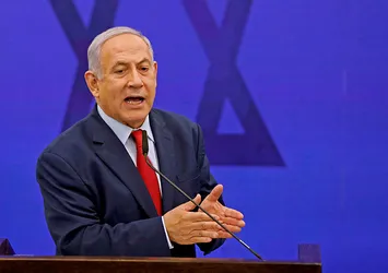 Netanyahu'nun konuşmasını yarıda kesen olay! Roket sirenleri çalınca...