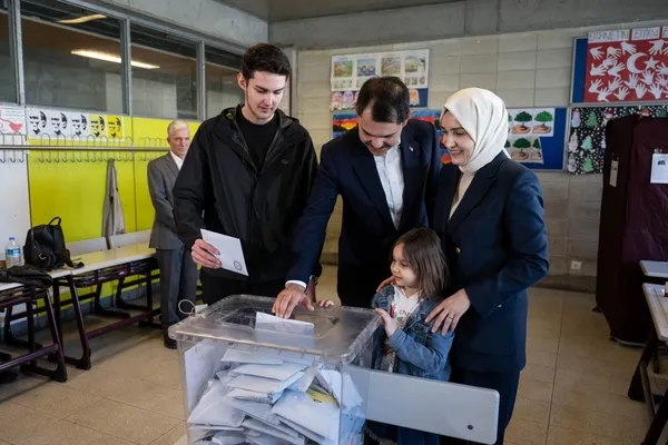 ak-parti-ibb-baskan-adayi-murat-kurum-oyunu-kullandi-31-martta-gunes-dogacak-1711877573252.jpg AK Parti İBB Başkan adayı Murat Kurum oyunu kullandı: 31 Mart'ta güneş doğacak - 5