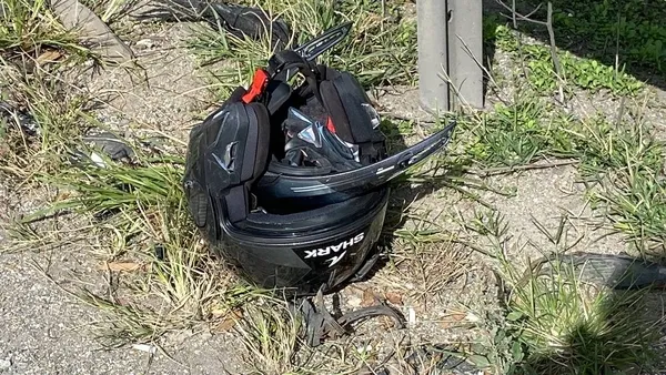 1698057122628.jpg TEM'de motosiklet kazası: Kopan kolu ambulansla götürüldü - 1