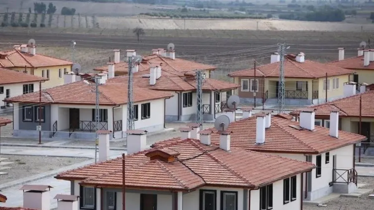 Her birinde 17 ton demir kullanıldı! Depremzedeler evlerine kavuştu