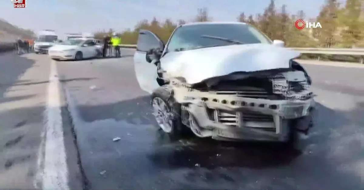 Şanlıurfa'da 2 otomobil çarpıştı: 12 yaralı