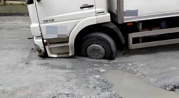 Son dakika | İSKİ Avcılar’da vatandaşın başına dert oldu! Çalışma yapılan yol 20 günde 4 kez çöktü