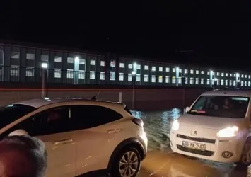 Afyonkarahisar - Ankara karayolu sel nedeniyle ulaşıma kapandı! 15 kilometrelik araç kuyruğu