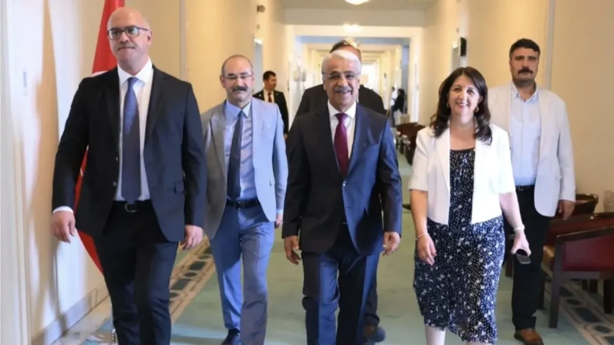 İmralı'da 5 saatlik görüşme: DEM Parti heyeti adadan döndü