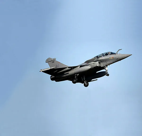 Fransız savaş uçakları Doğu Akdeniz'de uçtu - 1