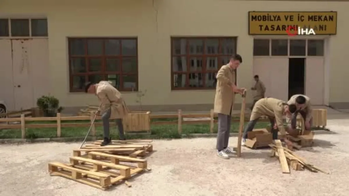 Bayburt'ta fabrika gibi lisede arı gibi çalışan öğrenciler