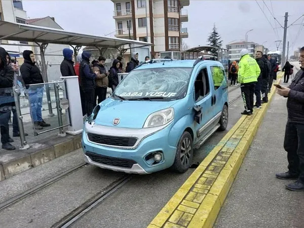 eskisehirde-cinayet-gibi-kazanin-goruntuleri-ortaya-cikti-henuz-17-yasinda-hayatini-kaybetti-1702561532989.jpeg Eskişehir'de cinayet gibi kazanın görüntüleri ortaya çıktı! Henüz 17 yaşında hayatını kaybetti - 1