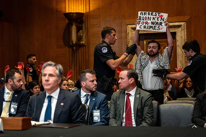 Gazze kasabı Antony Blinken’a ABD kongresinde bir protesto daha! 40 bin Filistinlinin kanı ellerinde