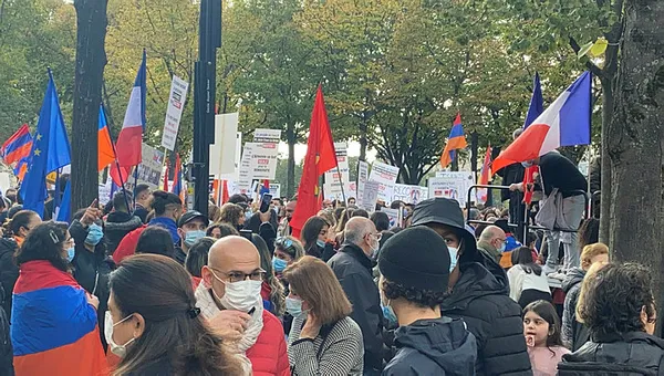 Paris'te skandal! terör örgütü PKK'nın katılımıyla Ermenistan'a destek gösterisi - 3