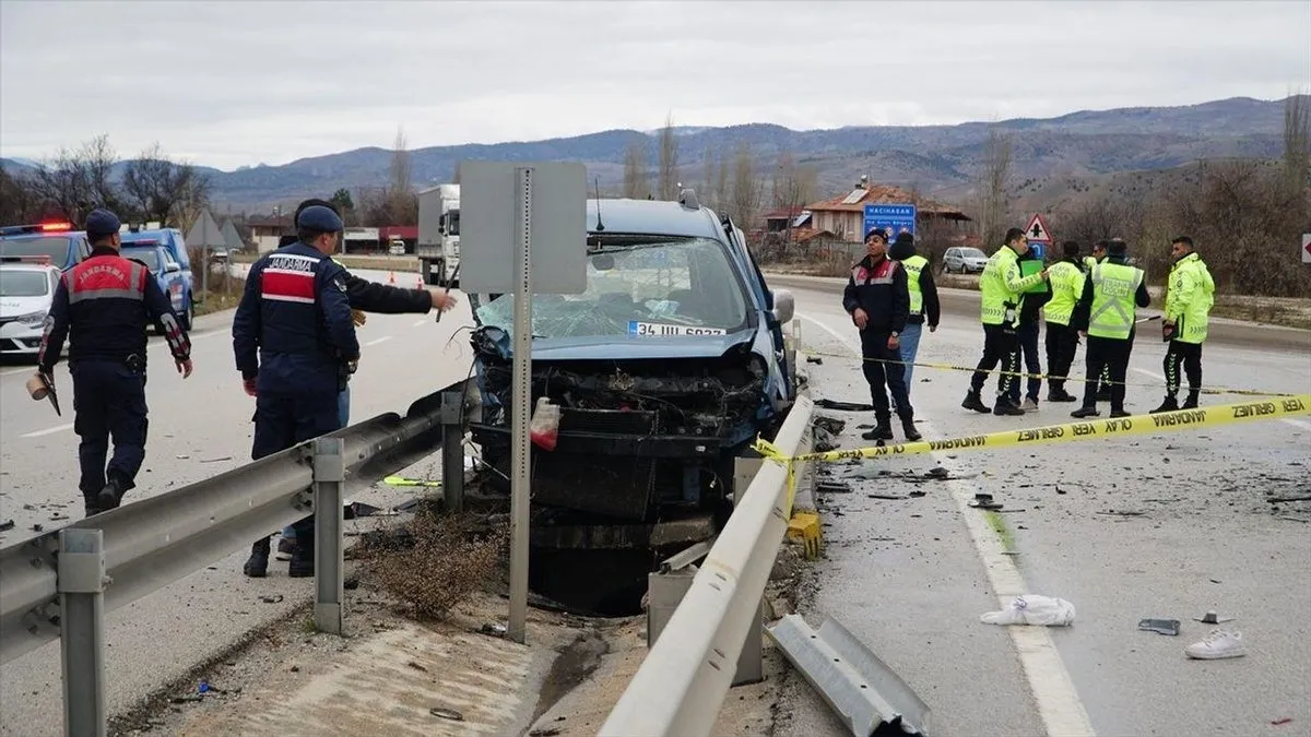 Çorum'da zincirleme kaza: 2 ölü 5 yaralı