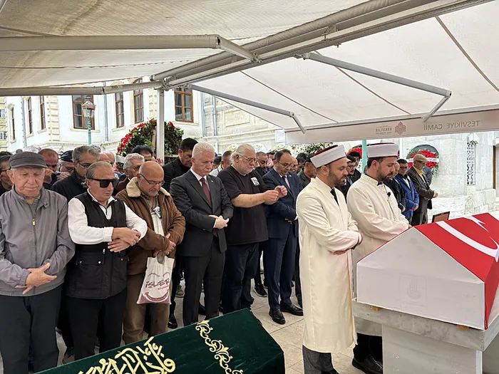 memik-dedeye-son-veda-arif-erkin-guzelbeyoglunun-kizi-sozleriyle-yurek-sizlatti-1760790618099.jpeg Kaynak: İHA