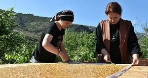 Kazanlar pestil için kaynıyor