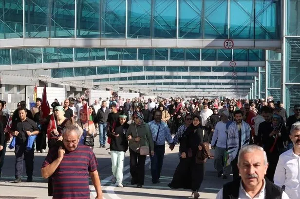 Yeniden Refah Partisi Genel Başkanı Fatih Erbakan Büyük Filistin Mitingine katılmayacak mı? Milyonların kalbi bugün Gazze için atacak!