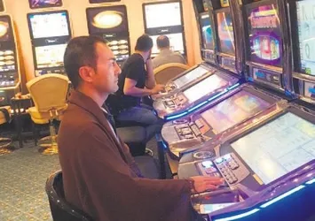 Serdar Ortaç tövbeyi bozdu, yine kumar oynadı!