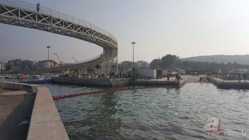 İzmir'de denize petrol türevi atıklar sızdı 5