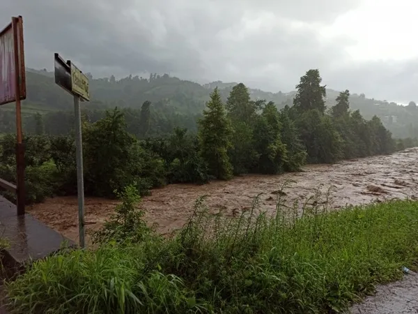 Trabzon Of'ta sel ve heyelan can aldı 1 kişi hayatını kaybetti 3 kişi yaralandı - 5