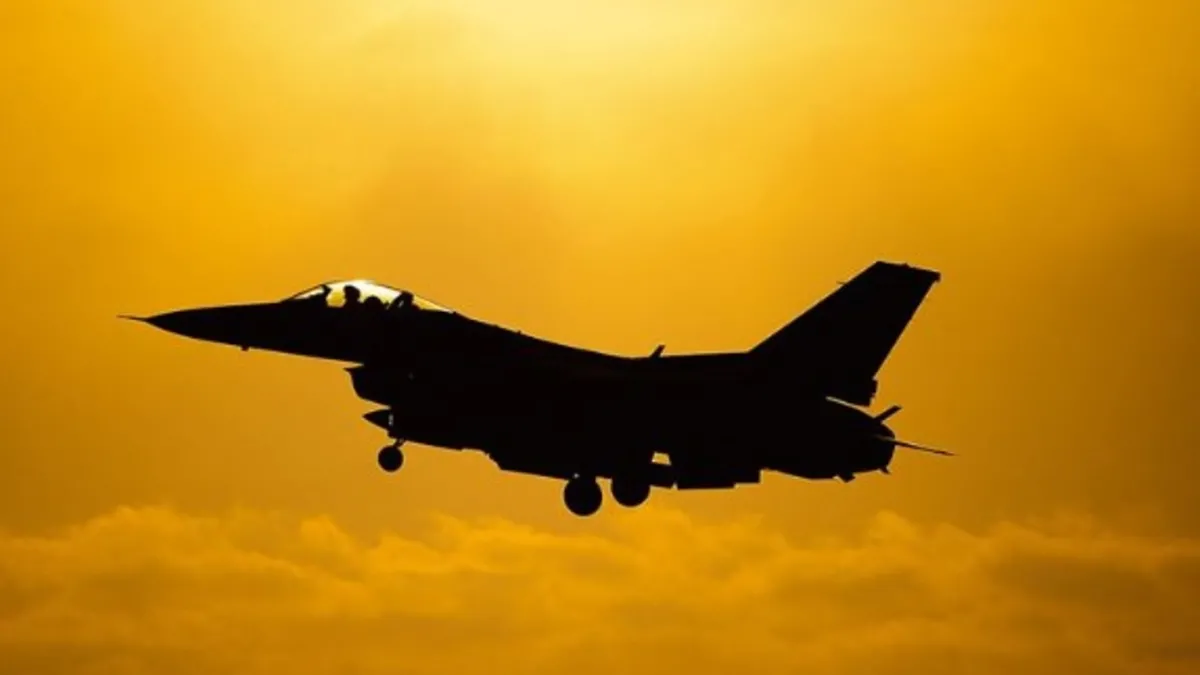 Tayvan'da F-16 uçağı eğitim uçuşunda denize düştü!