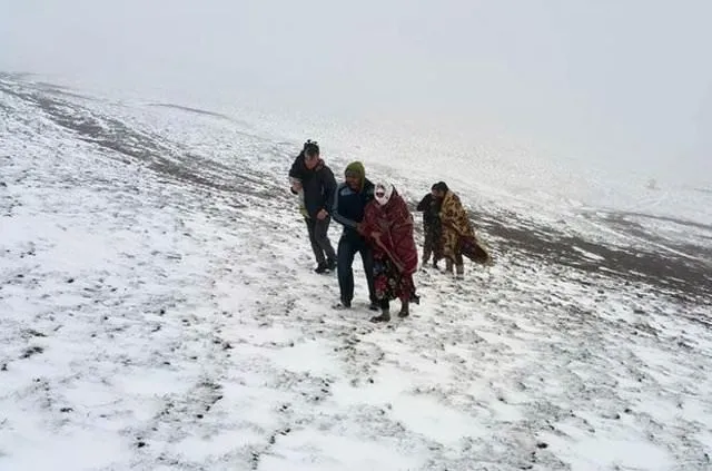 Ardahan’da kar esareti! 30 kişi mahsur kaldı