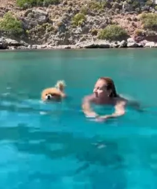 Pınar Altuğ ’Mini’siyle yüzdü! Sosyal medyadan beğeni yağdı