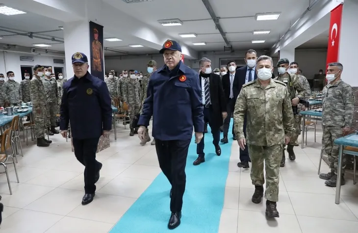 Başkan Erdoğan, Yüksekova’da Mehmetçik ile iftar yaptı
