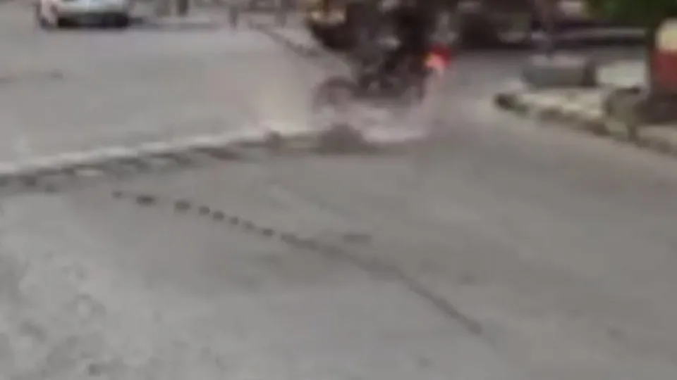 Feci ölüm! Aniden üzerine düştü