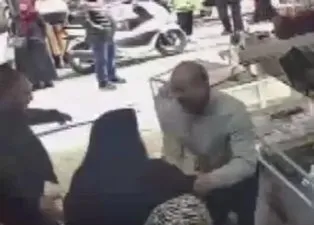 Fatih’te sokak ortasında çarşaflı kadına saldırmıştı: Yeni görüntüler ortaya çıktı!