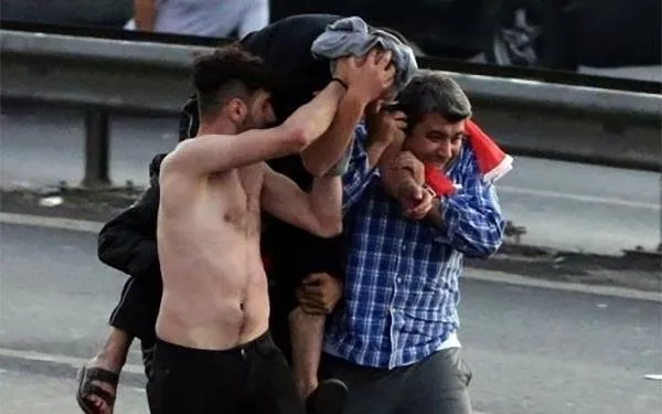 15 Temmuz hain darbe girişiminde görevli olan doktorlar yaşadıklarını anlattı! Yaralıyken başkasına yardım edenler vardı