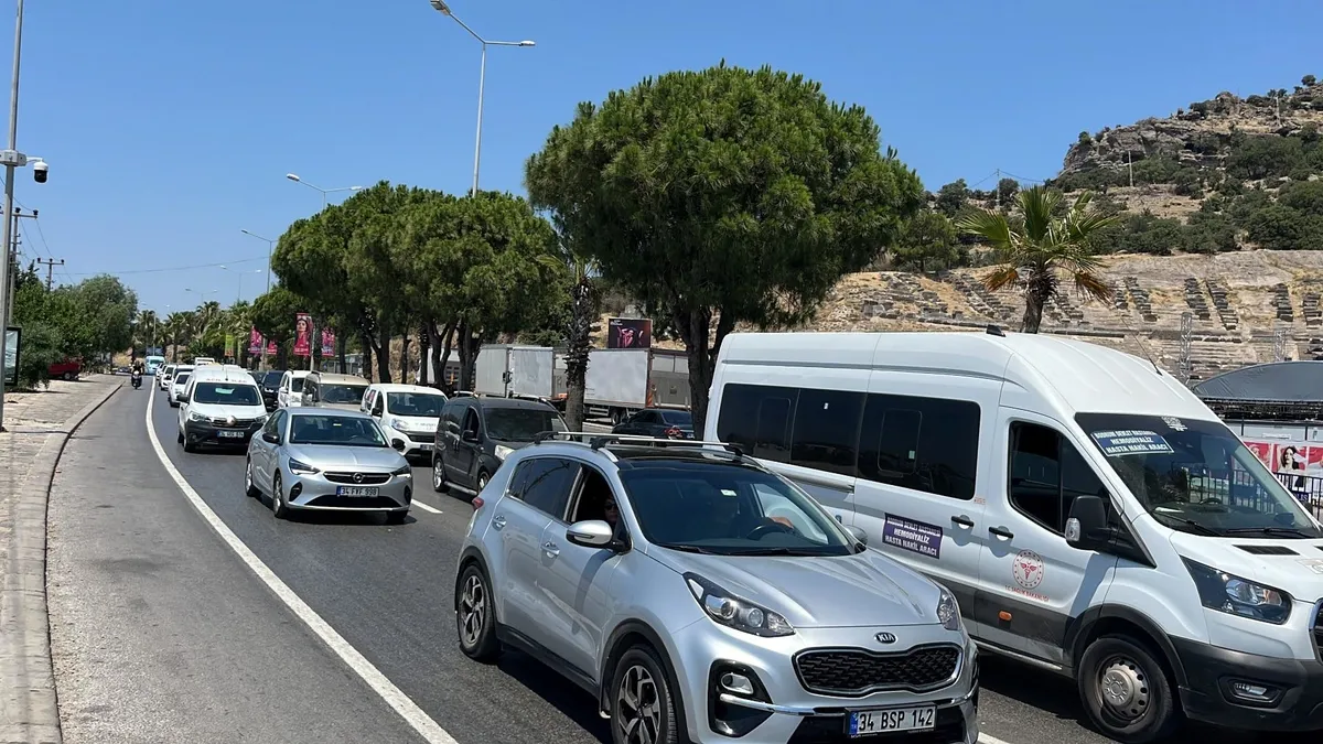 Tatilcilerin dönüş çilesi! İstanbul gişeleri tıkandı! Kilometrelerce kuyruk