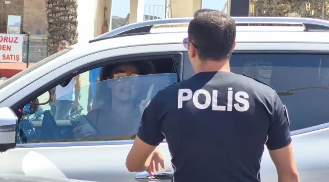 ibrahim-tatlisesin-kizi-dilan-citak-polisin-ustune-araba-surdu-1753627322742.jpg Fotoğraf-İHA