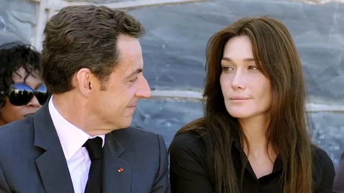 libyanin-paralarina-fransa-coktu-sarkozy-sanik-koltugunda-valiz-valiz-para-goturmus-1736158473530.jpg Sarkozy ve eşi Carla Bruni (Arşiv)