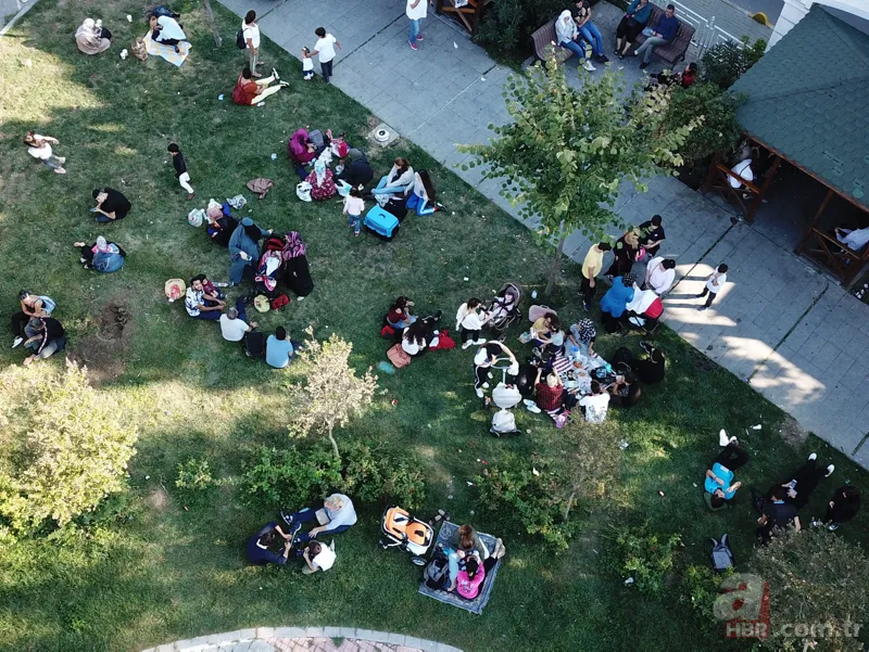 Deprem nedeniyle İstanbullular parklara akın etti 5