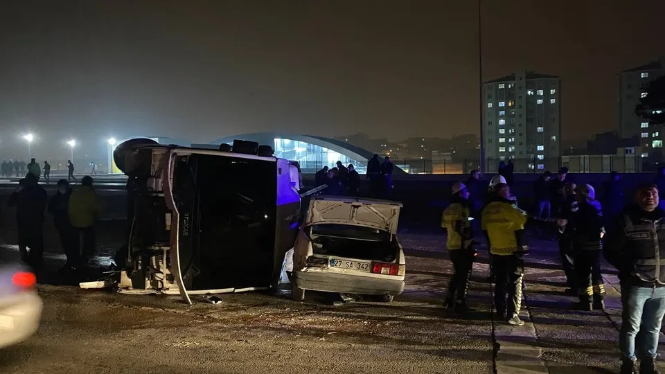 Gaziantep’te çevik kuvveti taşıyan araç kaza yaptı: Çok sayıda yaralı var