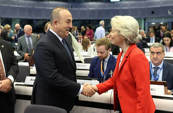 İsveç Başbakanı Ulf Kristersson’dan Türkiye’ye yardım taahhüdü