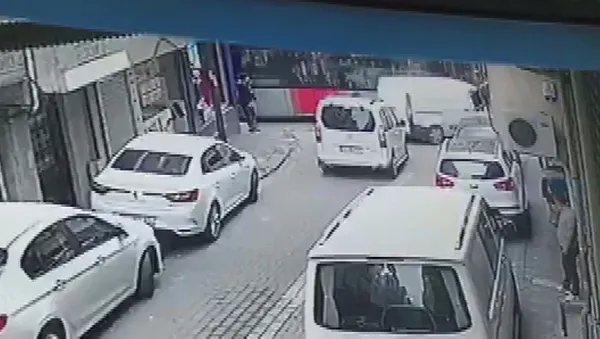 Son dakika: Zeytinburnu'nda tramvayla panelvan araç çarpıştı! - 1