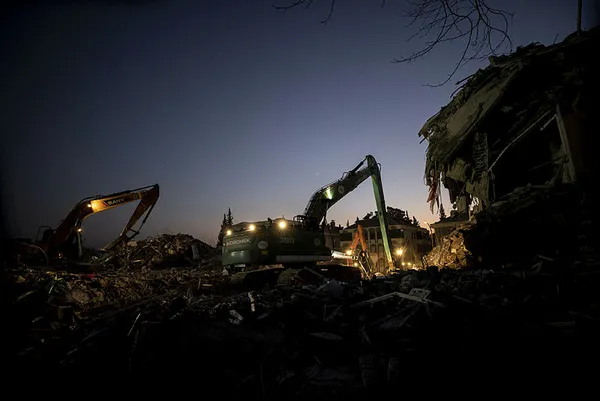 Kahramanmaraş’ta 10 cadde ve sokakta enkaz kaldırma çalışmaları yapılacak