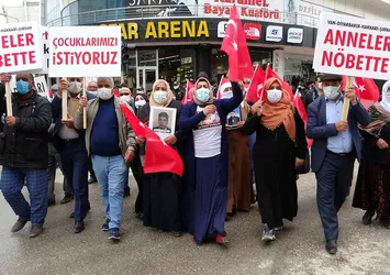 Van'da annelerin evlat nöbeti! HDP binası önünde eylem yapan aile sayısı 29'a yükseldi