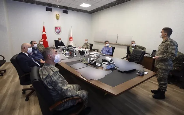 Son dakika: Milli Savunma Bakanı Hulusi Akar: Türk komandosu gücünü bir kez daha gösteriyor