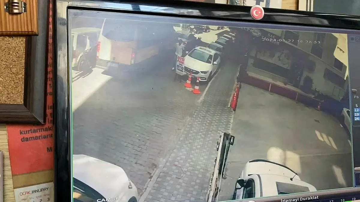 İstanbul'da oyun salonuna uzun namlulu silahlarla saldırı anı kamerada! 3 gün önce işe başlayan genç ölmüştü...