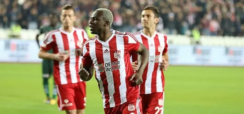 Arouna Kone, kariyerinde ilki yaşadı