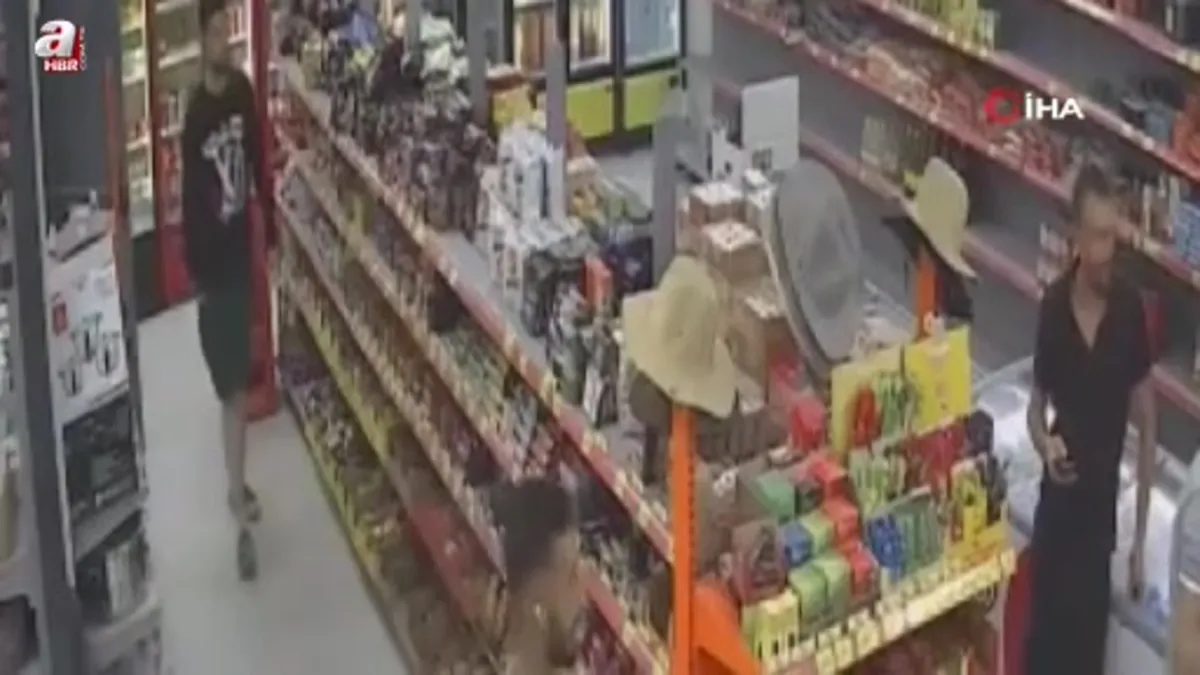 Yaptığıyla şaşırtan hırsız 100 TL'lik enerji içeceği ve bisküvi çaldı: O anlar kamerada