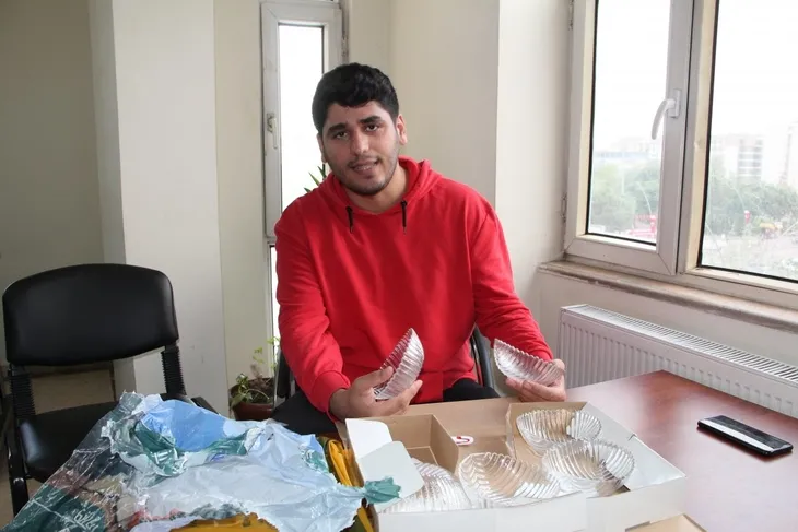 hayatinin-sokunu-yasadi-oyun-konsolu-siparis-etti-paketten-kase-cikti-1587635031442.jpg Hayatının şokunu yaşadı! Oyun konsolu sipariş etti paketten kase çıktı - 1