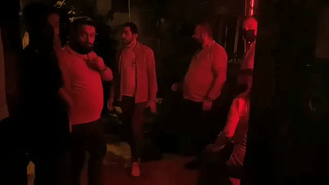 Bursa'da kısıtlamada açık eğlence merkezine baskın: 17 kişiye 53 bin lira ceza - 3