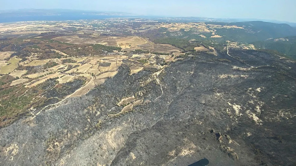Çanakkale'deki yangının kahreden görüntüleri! Ciğerlerimiz alev alev: 4 bin 80 hektar alan küle döndü