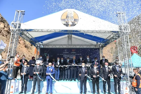 Ulaştırma ve Altyapı Bakanı Adil Karaismailoğlu Kürtün Ayrım Kavşağı’nın açılışını gerçekleştirdi - 2