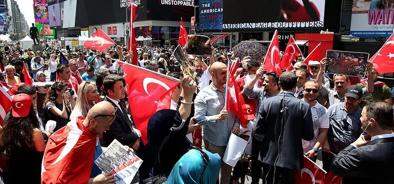 15 Temmuz şehitleri Times Meydanı'nda anıldı