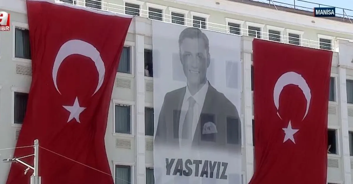 Manisa halkı Ferdi Zeyrek'i uğurladı