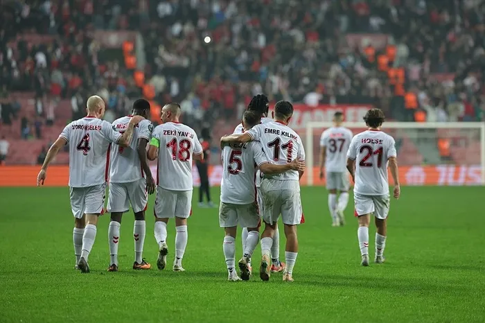 samsunspor-konferans-liginde-zirvede-kirmizi-beyazlilardan-3-golu-resital-1762460001072.jpeg UEFA Konferans Ligi 3. hafta maçında Samsunspor, sahasında Malta ekibi Hamrun'u 3-0 yenerek 3'te 3 yaptı (AA)