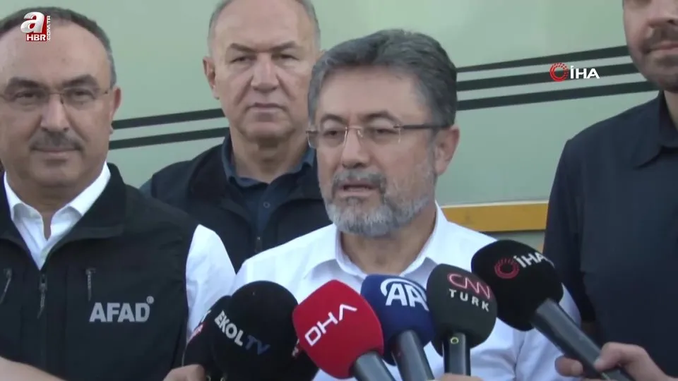 Bakan Yumaklı Şarköy’deki yangın bölgesinde: 4 mahalle tahliye edildi, 22 kişi hastanede