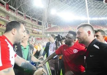 Samuel Eto'o taraftarla iddiaya girdi